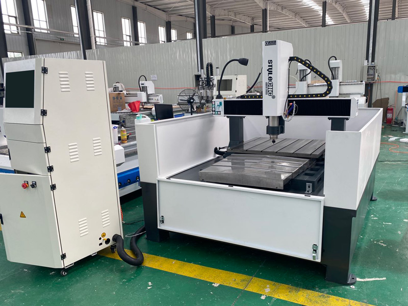 小型數(shù)控銑床，用于金屬銑削、雕刻和鉆孔