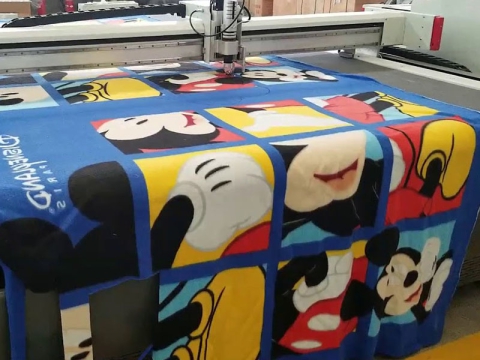 數控毛毯切割機(帶振動刀切割機) 數控毛毯切割機(帶振動刀切割機)