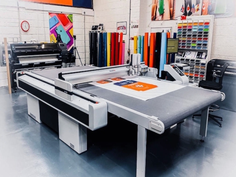 用于印刷、廣告、營銷的數(shù)字平板切割機